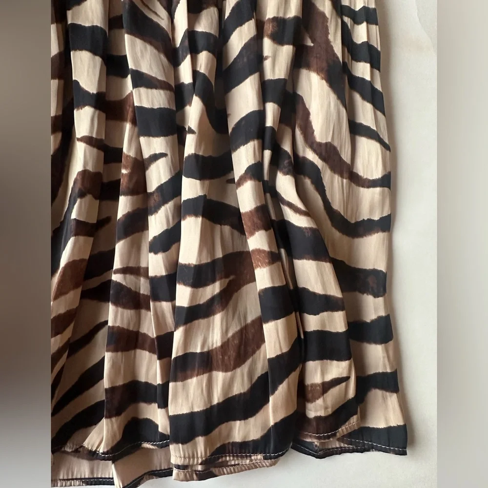 J. Crew rFeatherweight Satin Mini Skirt in Zebra Stripe Size 2 NWT